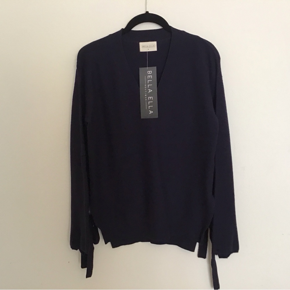 NWT Bella Ella Boutique Tie Cuff and Side Slit Sweater